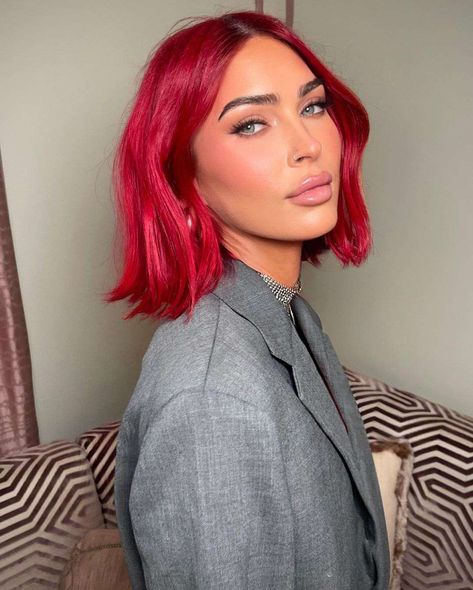 Reverse Bob Haircut, Red Bob Hair, Megan Fox Hair, Spring Hair Color Trends, Vibrant Red Hair, Cherry Red Hair, Red Bob, Bob Hair Color, Short Red Hair