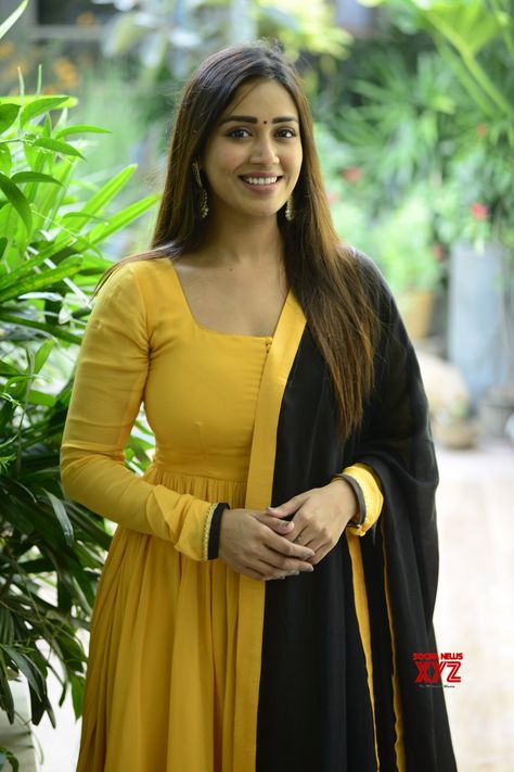 Nivetha Pethuraj, Long Gown Design, Anarkali Dress Pattern, Long Dress Design, Indian Woman, Indian Dress, Indian Actress Hot Pics, Indian Fashion Dresses