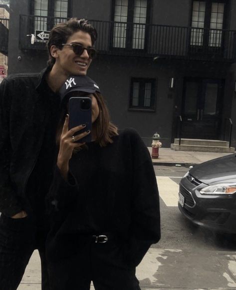 Emelie Lindmark Gerard Sabé fall winter aesthetic love cute couple photos ideas selfie love Gerard Knows Emitaz, Emitaz Boyfriend, New York With Boyfriend, Emitaz Outfits, Lawyer Couple, 2025vision Board, Feed Pictures, Casal Aesthetic, How To Be Famous