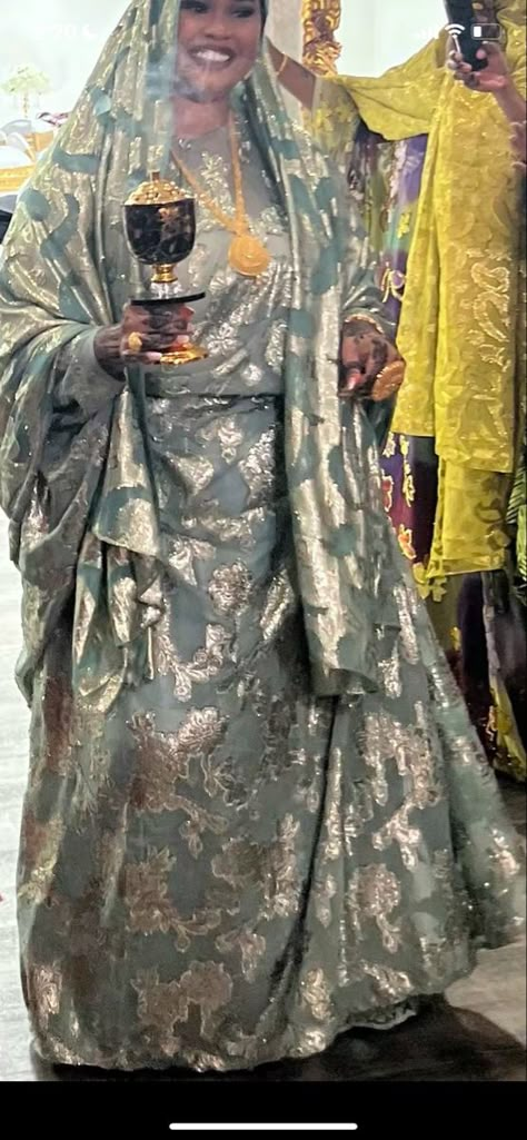 Somali Gold, Somali Dress, Somali Aesthetic, Somali Traditional, Somali Clothes, Somali Clothing, Somali Dirac, Dirac Somali, Dollcore Outfits