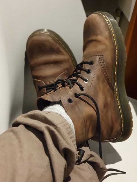 Remus Lupin Doc Martens, Doc Martens Mens Boots, Doc Martens Shoes Men, Boots For Men Aesthetic, Male Doc Martens, Dr Martens Thurston Chukka, Brown Leather Boots Outfit Men, Brown Dr Martens Outfit Men, Brown Docs Outfit Men