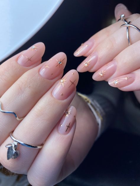 Pink Nails Gold Stars, Ball Nail Ideas, Twinkle Star Nails, Nails With Gold Stars, Almond Nails With Gold, Trip Nails, Mani Pedi Combos, Manicure Natural, Champagne Nails