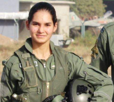 Flying officer Avani Chaturvedi | Photo: All India Radio/Twitter Avani Chaturvedi, Female Fighter Pilot, Indian Police Service, Indian Police, Nda Exam, Indian Army Special Forces, Air Force Women, Indian Army Quotes, Sketching Practice