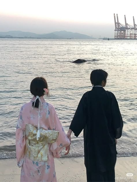 Japanese Men Kimono, Couple In Kimono, Japan Boyfriend, Raining Sound, Tall Boyfriend Short Girlfriend, Young Couples Photography, Study Together, Tall Boyfriend, Japan Dress