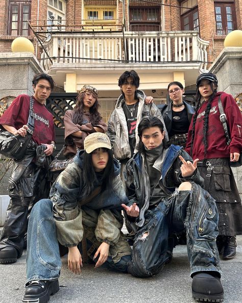 a little life vibe from the PERSONSOUL team #personsoulootd Personsoul Outfits, Outfit Inspo Asian, Group Outfit Ideas, Poor Fashion, Poses Asian, How To Style Uggs, Masc Fits, Ugg Season, Unisex Outfits