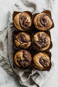 Banana Nutella Muffins, Nutella Snacks, Nutella Muffin, Nutella Muffins, Broma Bakery, Banana Nutella, Slow Cooker Desserts, Nutella Recipes, Chocolate Chip Muffins