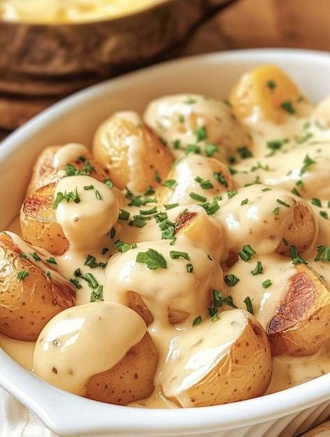 Amy Francis Garlic Cream Sauce, Creamy Garlic Sauce, Creamed Potatoes, Potato Recipes Side Dishes, Easy Cream, Baby Potatoes, Roasted Meat, Creamy Garlic, Easy Family Meals