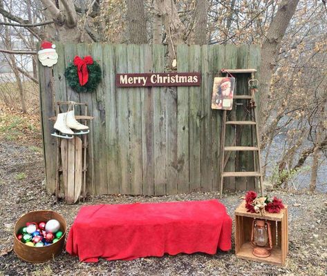 Santa Pictures Backdrop Diy, Christmas Backdrop For Santa Pictures, Santa Photoshoot, Christmas Mini Sessions Outdoor, Santa Photography, Outdoor Christmas Photos, Christmas Photo Background, Diy Christmas Photoshoot, Xmas Backdrop