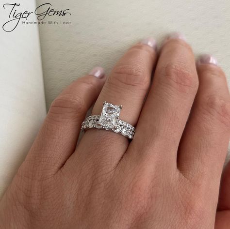 Thick Wedding Band, Expensive Jewelry Luxury, Future Engagement Rings, Bling Wedding, Bridal Wedding Rings, Emerald Engagement Ring Cut, Dream Engagement, Dream Engagement Rings, Half Eternity Band