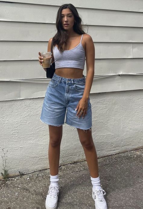 Long Shorts Outfits Women, Long Denim Shorts Outfit, Jean Short Outfits, Long Outfit, Denim Shorts Outfit, Clueless Outfits, Shorts Outfits Women, Summer Shorts Outfits, Bermuda Jeans