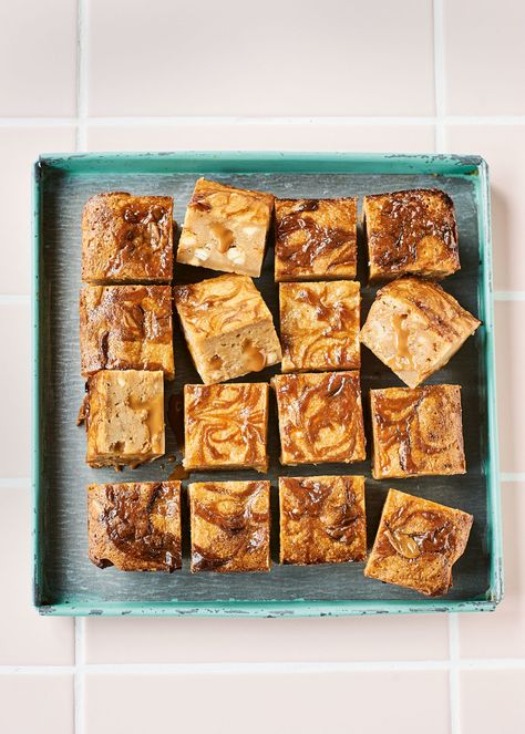 Fitwaffle Banoffee Blondies Recipes | One-Tin Easy Blondies Banana Blondies, Salted Caramel Cake, Salted Caramel Fudge, Ginger Biscuits, Caramel Fudge, Blondies Recipe, Caramel Cake, Cinnamon Flavor, Banana Recipes