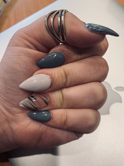 Grey stiletto acrylic nails with grey and black design #nails #stilettonails #grey #blackdesign #acrylicnails #blue #bluenails Black Design Nails, Short Coffin Ombre, Gray Fall Nails, Stiletto Acrylic Nails, Ombre Nails Short, Black Nails Short, Coffin Ombre, Grey Nail Art, Wave Nails