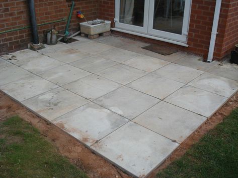 Laying Pavers Diy Easy, Large Pavers Backyard Patio, Diy Paver Patio Cheap, Paver Patio Ideas Diy, Paved Patio Garden Ideas, Patio Ideas Pavers, Paved Patio Ideas, Pavers Patio Ideas, Large Paver Patio