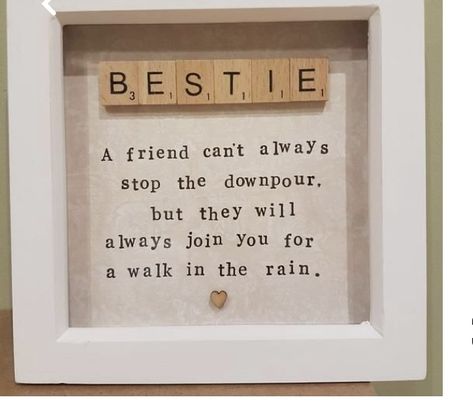 Best Friend Signs Diy, Framed Cards On Wall, Best Friend Cricut Gift, Best Friend Cricut Projects, Best Friend Signs, Bff Birthday Gift Diy Creative, Scrabble Art Ideas, Best Friend Cricut Ideas, Meaningful Best Friend Gifts