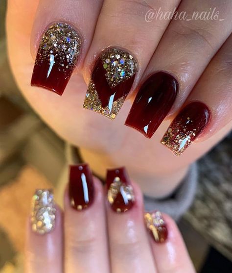 Mehroon Nail Art Design, Maroon Nails Wedding, Nail Art Wedding Elegant Red, Nail Art Simple Elegant Classy Maroon, Burgundy And Gold Centerpieces, Maroon Glitter Nails, Nails Color Vino, Fall Maroon Nails, Maroon Nails Design