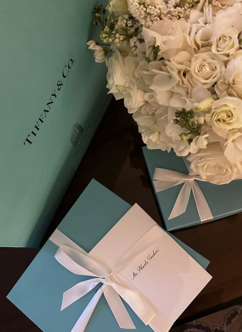 Tiffany And Co Gift, Tiffany And Co Aesthetic, Tiffany Gifts, Tiffany Girls, Charlotte York, Luxury Lifestyle Girly, Business Woman Successful, Rp Ideas, Luxury Lifestyle Dreams