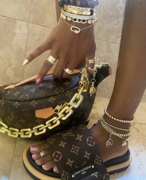 Louis Vuitton Bag 2023, Luxury Handbags Louis Vuitton, 2023 Handbags, Dream Handbags, Oversized Bags, New Louis Vuitton Handbags, Pearl Boots, Louis Vuitton T Shirt, Cheap Louis Vuitton Bags