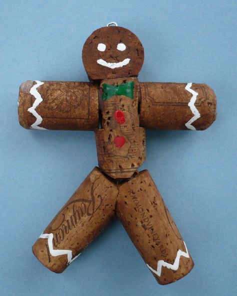 corks Gingerbread Man Christmas Tree, Man Christmas Tree, Gingerbread Man Crafts, Cork Crafts Christmas, Wine Cork Projects, Wine Cork Ornaments, Wine Cork Diy, Wine Cork Art, Cork Ornaments