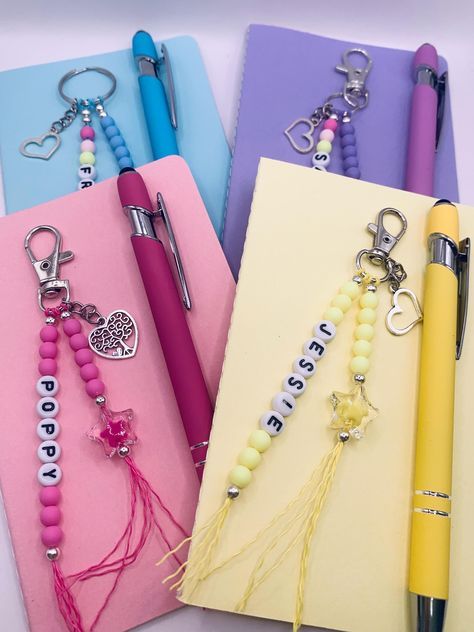 GIFT SET - Personalised beautiful pastel coloured and silver beaded keychain, keyring, bag charm. With Mini Notebook and Pen/Stylus White letter beads - you choose name a friend or family name or a word that has a special meaning to someone. Addition of silver hearts and silver interval beads -  YOU CHOOSE YOUR STYLE ALSO YOU WILL NEED TO MESSAGE US TO LET US KNOW IF YOU REQUIRE A RING OR CLIP ONCE ORDERED X BETWEEN 12 CM AND 14 CM LONG - depends on how many letters 2.5 cm silver ring 3 cm silve Pen Beads, Keyring Ideas, Popsicle Stick Crafts House, Personalised Gifts Diy, Pen Set Gift, Pen Diy, Beaded Keychain, Bead Charms Diy, Teen Party