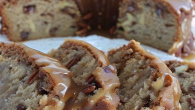 PECAN CAKE - cooking art Apple Pecan Cake With Caramel Glaze, Apple Pecan Cake Recipe, Turtle Sheet Cake Recipe, Apple Pecan Cake, Boston Cake, Custard Cake Recipes, Lemon And Coconut Cake, Glaze Icing, Kentucky Butter Cake