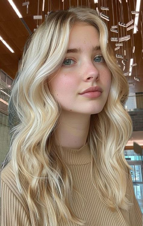 Champagne Blonde Hair, Creamy Blonde, Champagne Blonde, Blonde Hair Color Ideas, Blonde Hair Inspiration, Tone Hair, Long Blonde, Cute Face, Long Blonde Hair