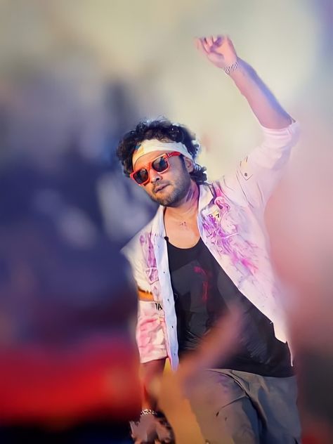 Dj Tillu 2 Images, Siddhu Jonnalagadda, Dj Tillu, Telugu Songs Lyrics, Couple Picture, Royal Challengers Bangalore, Anime Backgrounds, Circle Light, Cool Anime Backgrounds