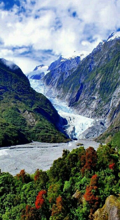 Glacier New Zealand, Nz South Island, Franz Josef Glacier, New Zealand Adventure, Beautiful New Zealand, New Zealand Landscape, New Zealand Houses, Travel New Zealand, New Zealand South Island