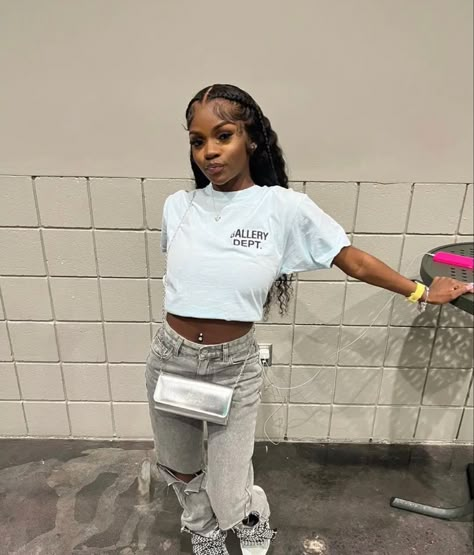 Fly Girl Style, New Balance Outfit Black Women, Baggy Shoes, Fly Outfit, Cute Birthday Outfits, Boujee Outfits, Fashion Influencer, Swag Outfits For Girls, Chill Outfits