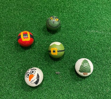 Christmas Golf Balls Craft Ideas, Painting Golf Balls, Painted Golf Balls Cute Ideas, Golf Ball Snowman, Painted Golf Balls, Golf Ball Art, Diy Golf Ornament, Golf Christmas Ornaments, Mini Putt