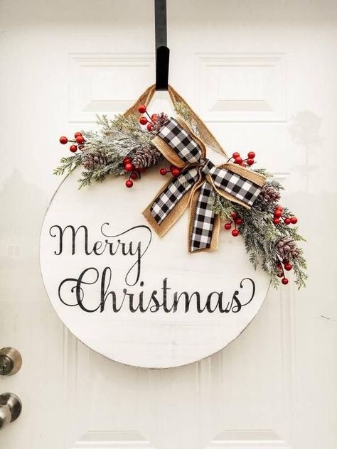 Chirstmas Decor, Idee Cricut, Door Signs Diy, Diy Christmas Wreaths, Dekor Diy, Pizza Pan, Christmas Signs Wood, Christmas Door Hanger, Christmas Sign