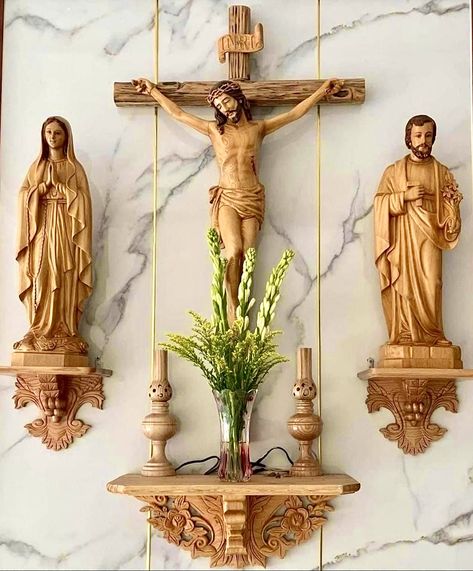 Christian Alter Ideas For Home, Catholic Bedroom Aesthetic, Small Altar Design Home Catholic, Modern Altar Design Home Catholic, Catholic Altar Home Ideas, Home Altar Catholic Beautiful, Wall Altar Ideas Catholic, Catholic Home Altar Ideas Living Rooms, Home Alter