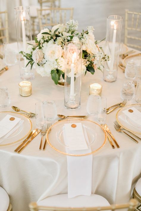 gold and white place setting on round table Round Wedding Tables, Rustic Wedding Decorations, Late Summer Weddings, Tafel Decor, Summer Beach Wedding, Cape Cod Wedding, Wedding Cape, Martha Stewart Weddings, Wedding Table Decorations