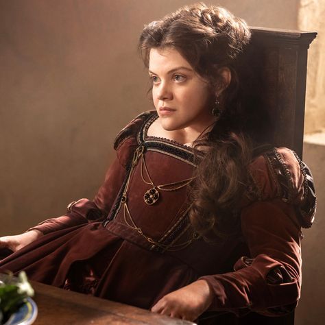 Georgie Henley as Margaret Tudor Tudor Queen, Margaret Tudor, Middle Ages Clothing, The Spanish Princess, Lucy Pevensie, Tudor Dress, Spanish Princess, Georgie Henley, Tudor Era