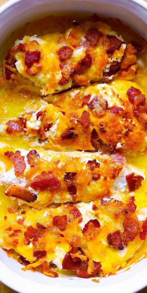 Bacon Cream Cheese Chicken Bake (4 chicken breasts in a white casserole dish) Crumbed Chicken, Quick Foods, Super Recipes, Baked Ranch Chicken, Pinterest Food, Baked Chicken Recipes Easy, Cheese Cheddar, Cheddar Chicken, Easy Baked Chicken