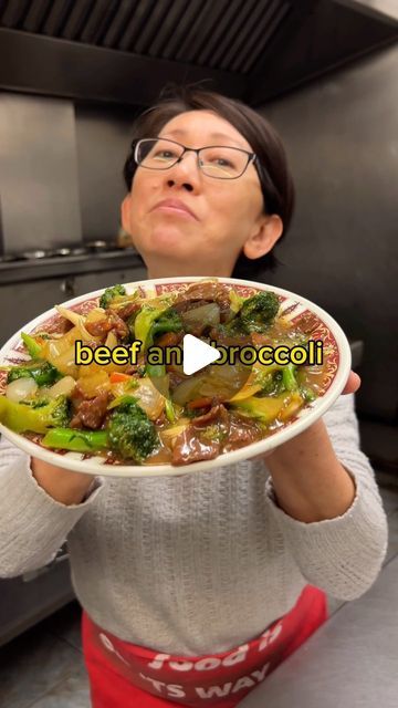 Hot diggity Xien dog on Instagram: "Recipe on how to make Chinese takeaway style beef and broccoli (niu rou chao xi lan hua) below. I grew up in my family’s businesses my whole life so I think I have a story to share about each and every takeaway/restaurant dish. This one is super nostalgic to me, no matter what happened during service and the amount of my times my dad was the classic “angry Chinese old man”, mum would always make sure we were well looked after and had our beef and broccoli after and before service - beef for protein and broccoli for health. Here’s to all the mums/mother figures out there 🥦💗

📍 Wok Inn, Sheffield (S12 3DZ)

For the beef:
2 pieces of beef steak
1/2 tbsp bicarb soda
1/2 tsp white pepper
1/2 tsp salt
1 tbsp oyster sauce
1 tbsp cornstarch
1 tbsp shaoxing wi Beef And Broccoli Videos, Strewing Beef Recipes, Recipes With Oyster Sauce, Beef And Broccoli Sauce, Beef With Broccoli Recipe, Authentic Asian Dishes, Chinese Beef Recipes, Asian Cusine, Easy Beef Stir Fry