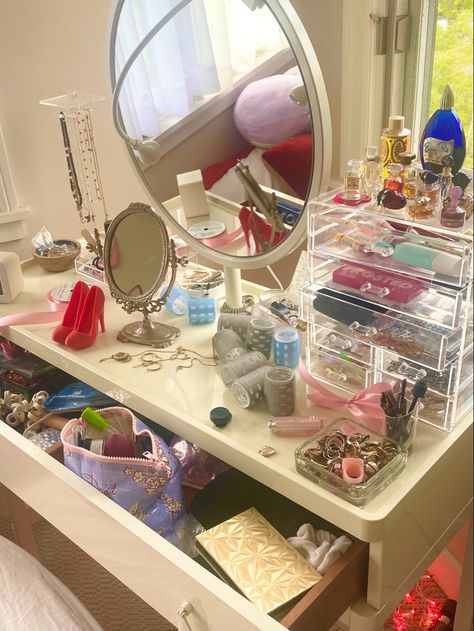 rollars bowd vaniety desk room decor jewelry makeup mirror circle mini silver window pastel clear drawers lace pink Vaniety Desk, Desk Room Decor, Clear Drawers, Mirror Circle, Desk Room, My Vanity, Makeup Mirror, Room Ideas, Dream House