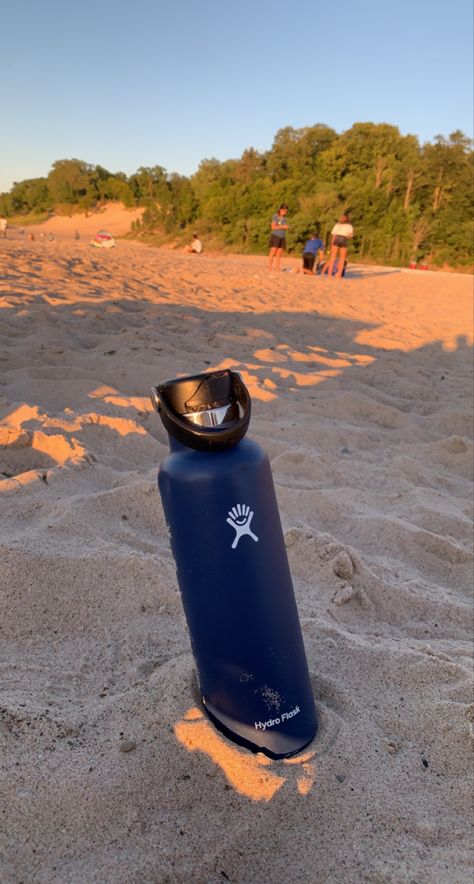 Navy Hydroflask, Blue Water Bottle Aesthetic, Hydroflask Aesthetic, Water Bottle Aesthetic, Bottle Aesthetic, Metal Water Bottle, Birthday Wishlist, Lake Michigan, Blue Aesthetic