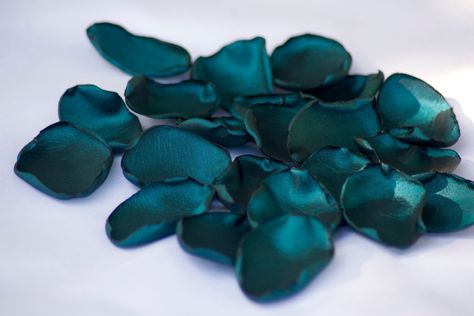 Peacock Wedding Decor, Petals Aisle, Teal Wedding Theme, Fake Rose Petals, Rose Pedals, Wedding Decor Table, Flower Girl Petals, Wedding Toss, Chic Wedding Decor