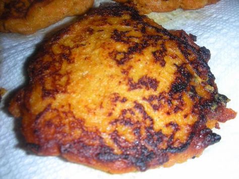 Spicy Sweet Potato Pancakes Ghana Foods, Ghana Recipes, Ghanaian Recipes, Plantain Pancakes, Ghanaian Dishes, Gatlinburg Restaurants, Sweet Potato Pancakes Recipe, African Meals, Ghana Food