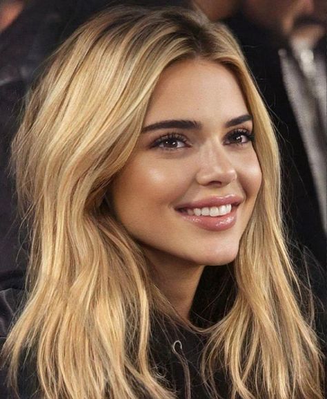 Corpo Kendall Jenner, Kendall Jenner Hair, All Too Well, Blonde Hair Inspiration, Brown Blonde Hair, Long Blonde, Blonde Beauty, Margot Robbie, Aesthetic Hair