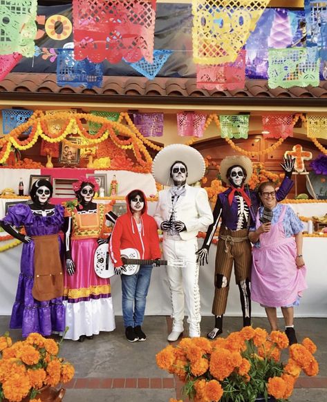 I just need to show off my family . This is what they did on Halloween . They are so creative , I love them . Movie coco . Coco. Remember me . El día de los muertos . Yellow flowers . Miguel remember me . Disney movie . Ernesto De la Cruz . Mama coco . Frida Kahlo. Hector . Imelda Rivera. Halloween Coco theme . Coco Party Theme, Coco Theme Party, Disney Coco Costume, Coco Outfit Ideas, Coco Characters, Coco Costumes Family, Mama Coco Costume, Coco Halloween Party, Coco Halloween Costume