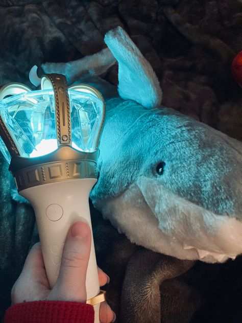 Shark with a loona light stick in gowon’s color Baby Monster Lightstick, Artms Lightstick, Loona Lightstick Aesthetic, Loona With Lightstick, Loona Lightstick, Stuffed Animal Aesthetic, Loona Light Stick, Kpop Concert Lightstick Ocean, Animal Aesthetic