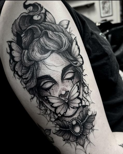 Gothic Tattoo Thigh, Black And Grey Woman Tattoo, Tattoo Style Wallpaper, Dark Edgy Tattoo Ideas, Swamp Witch Tattoo, Gothic Female Tattoo, Gothic Leg Tattoo Women, Dark But Beautiful Tattoos, Gothic Tattoo Sleeves For Women