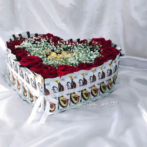 Chocolate Bouquet For Engagement, Chocolate Hampers For Engagement, Choclate Packing For Engagement, Engagement Chocolate Hamper, Choclate Packing Design, Chocolate Gift Packing, Hamper Decoration, Engagement Hamper, Big Birthday Cards