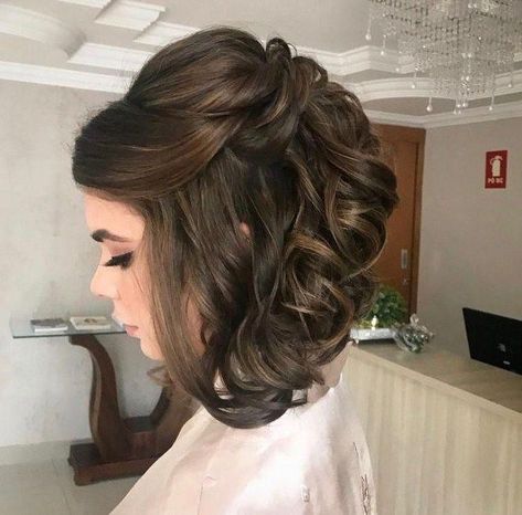 Half Up Half Down Mother Of Bride Hair Short, Short Hair Evening Styles, Hairstyles For Prom, Mother Of The Bride Hair, Prom Hairstyles For Short Hair, Hair Upstyles, Peinados Fáciles Para Cabello Corto, Short Wedding Hair, Penteado Cabelo Curto