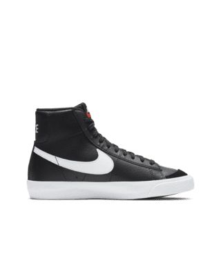 The Nike Blazer Mid '77 channels the old-school look of Nike basketball with a vintage midsole finish. Throwback style with modern materials means you can run, skip and jump in comfort. Shown: Black/White/Team Orange/Sail Style: DA4086-002 Black Nike Blazers, Nike Blazers, Team Orange, Nike Blazer Mid 77, Nike Blazer Mid, Nike Blazers Mid, School Looks, Blazer Mid, Jump In