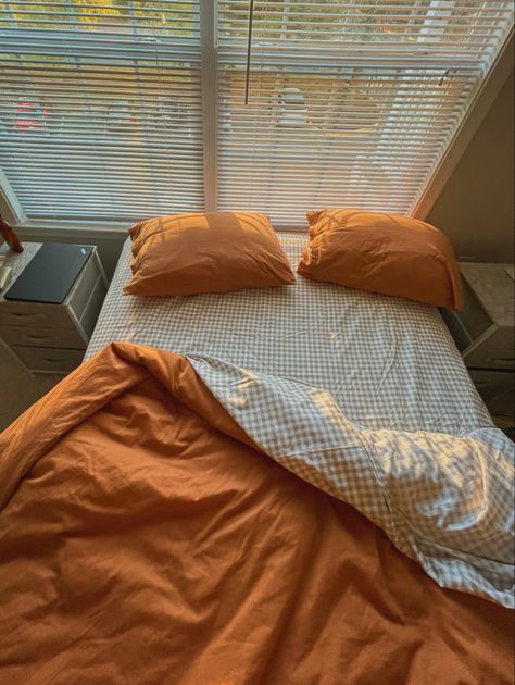 Room With Orange Bedding, Yellow And Orange Bedding, Pumpkin Orange Bedding, Tan Orange Aesthetic, Orange Bedspread Ideas, Rust Duvet Cover Bedroom, Orange Rust Bed, Rustic Orange Bedding, Orange Bed Sheets Aesthetic