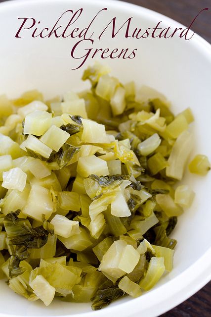 pickled mustard greens - taiwanese food. perfect to beef noodle soup! Pickled Mustard Greens, Clean Eating Soup, Vegetable Soup Healthy, Taiwanese Cuisine, Budget Freezer Meals, Clean Eating Lunch, Mustard Green, Taiwanese Food, Juicer Recipes