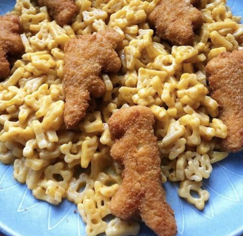 Nuggets And Mac And Cheese, Dino Nuggets, Delicacy Food, Yummy Comfort Food, Food O, Tasty Baking, Mac N Cheese, Recipes From Heaven, Food Obsession