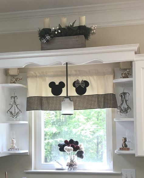 Disney House Ideas, Casa Disney, Disney Kitchen Decor, Mickey Kitchen, Mickey Mouse Kitchen, Deco Disney, Target Inspired Home Decor, Disney Room Decor, Disney Rooms